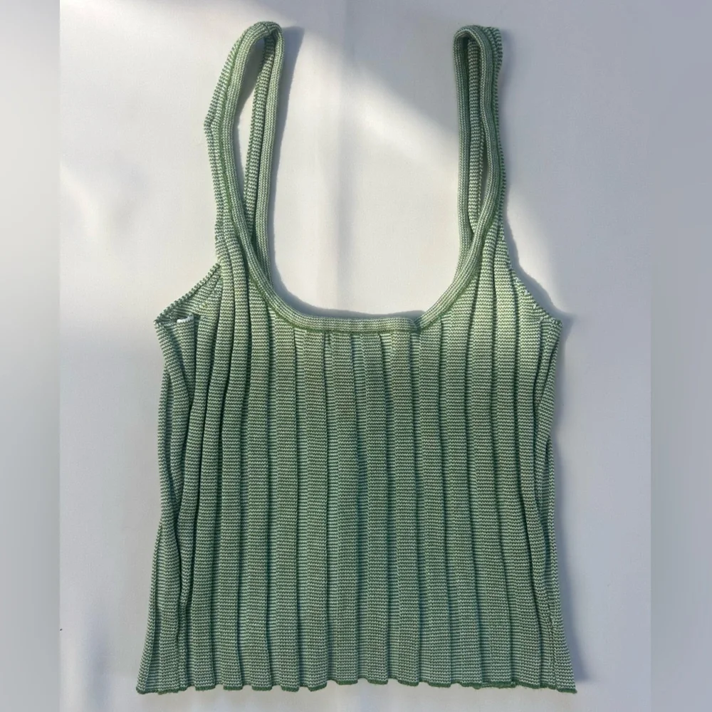 Green Ribbed Button-Up Crop! 🦎 - Picture 3 of 4